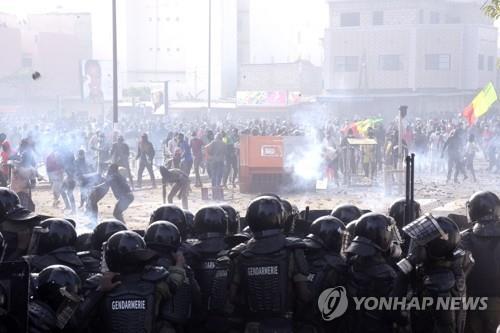 세네갈 야당 대표 체포 후 시위 격화…5명 사망