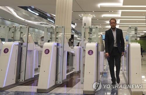 두바이 공항은 눈동자가 여권…출입국 수속 5∼6초면 끝