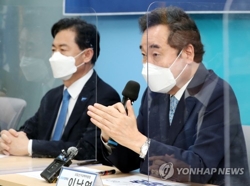 엿새만에 또 부산 찾은 이낙연 '신공항 실현 적임자는 김영춘'