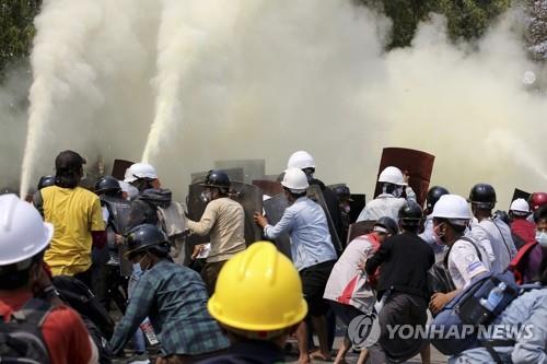 영국, 미얀마 거주 자국민에 "긴급한 필요 없으면 떠나라" 권고