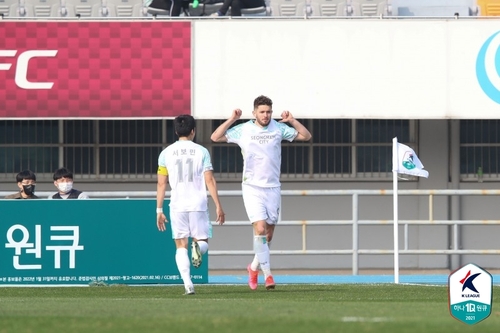 '뮬리치·부쉬 꽝!꽝!' 성남, 10명 뛴 수원FC 2-1 꺾고 2연승(종합)