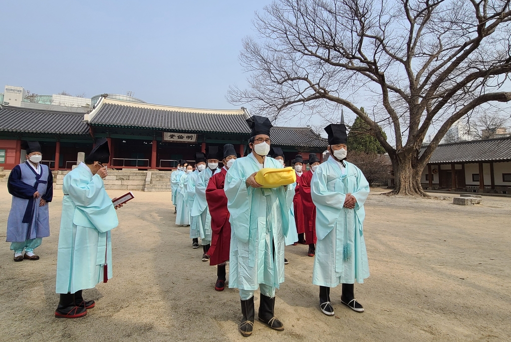 성균관장, 문묘 동삼문 파손에 "사과 한마디 없네요"