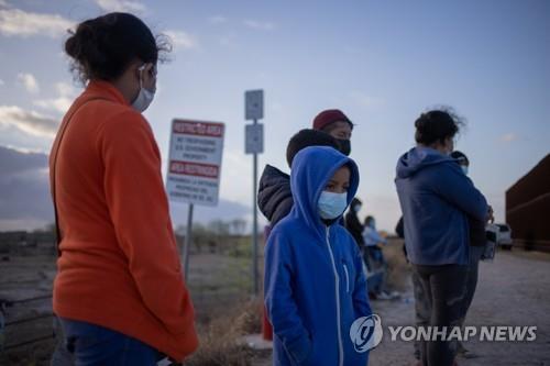 미, '나홀로 밀입국' 어린이 급증에 재난관리청도 동원