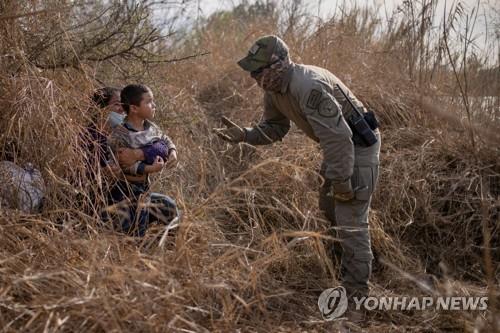 미, '나홀로 밀입국' 어린이 급증에 재난관리청도 동원