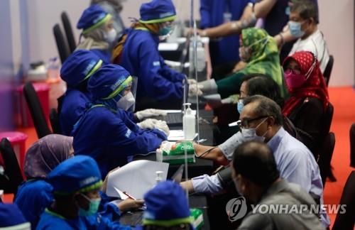 인니 최고이슬람기구 "라마단기간 백신접종, 금식 깨지 않아"