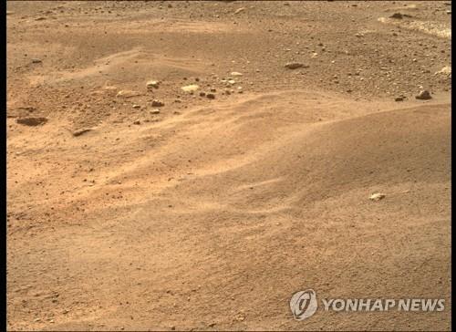 고대 화성 덮었던 물 "광물에도 상당량 붙잡혀 있어"