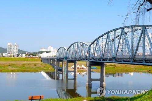 공주 금강에서 남성 사체 발견…신원 파악 중