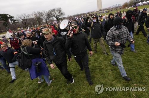 나쁜 건 다 남 탓…美 백인 우월주의 선동 사상 최다