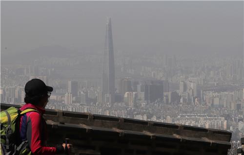 [사진톡톡] '봄철 통과 의례' 미세먼지