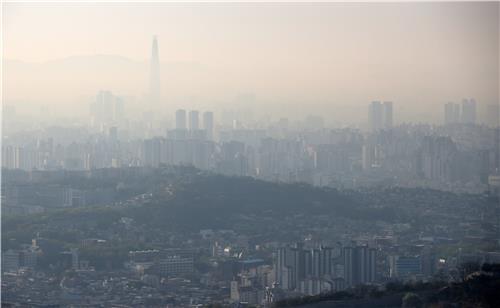 [사진톡톡] '봄철 통과 의례' 미세먼지