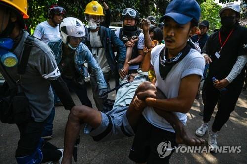 국제사회 잇단 "폭력 중단" 촉구에도 미얀마군 총격에 9명 사망(종합)