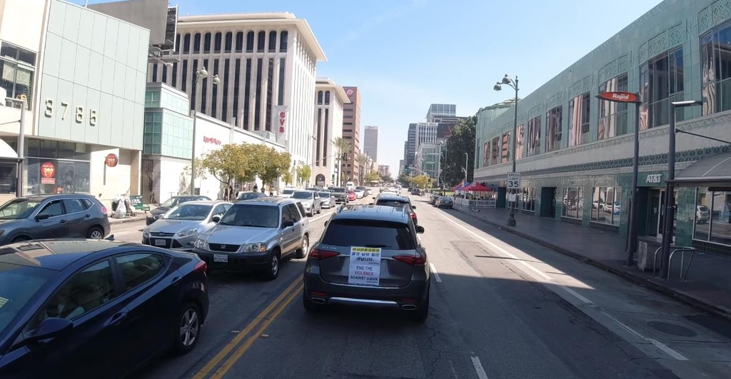 LA 한인 '증오범죄' 규탄 100여대 차량시위…행인 '엄지척'