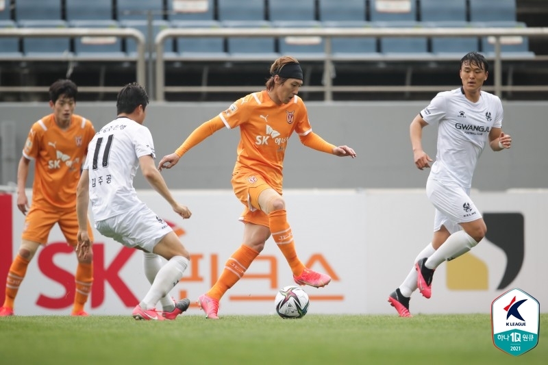 '짠물 축구' 제주, 광주와 1-1 무승부…개막 6경기 무패