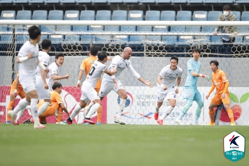 '김건웅 극장 동점골' 수원FC, 전북과 1-1 무승부(종합)