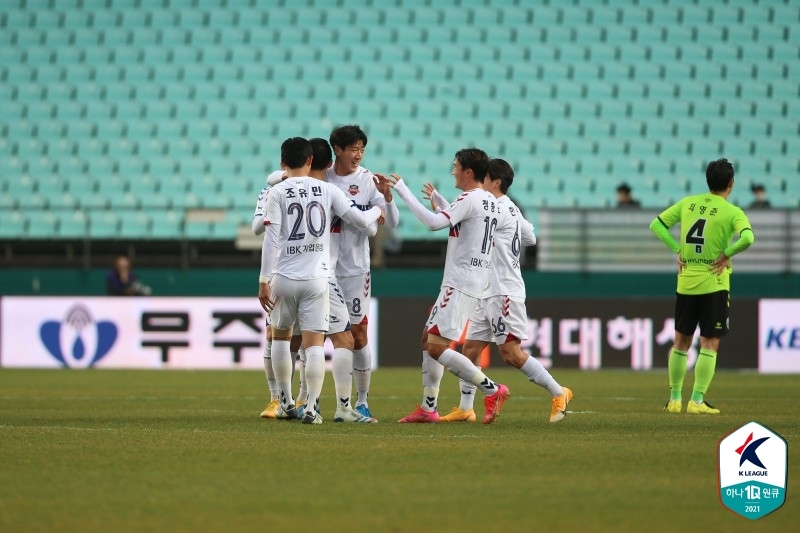 '김건웅 극장 동점골' 수원FC, 전북과 1-1 무승부(종합)