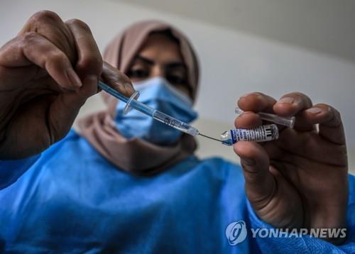 팔레스타인도 백신 접종 개시…아바스 PA 수반은 하루 먼저