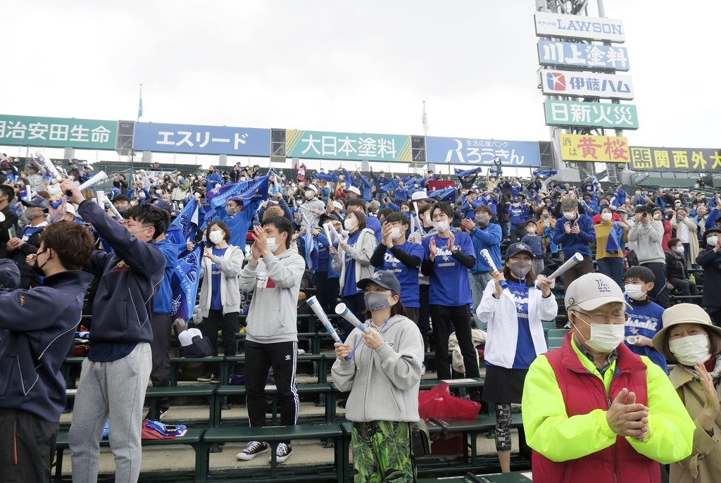 日긴급사태 전면해제 첫날 '불안불안'…신규 확진 800명대