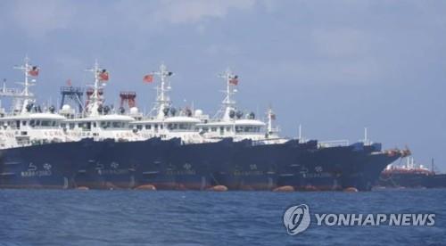 남중국해 떼지어 정박 중국선박 220척 놓고 미중 또 '으르렁'