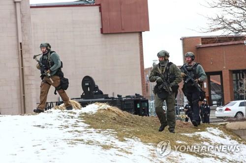 미 주방위군 운송 백신차량 세우고 총겨눠…또 총기참사날 뻔