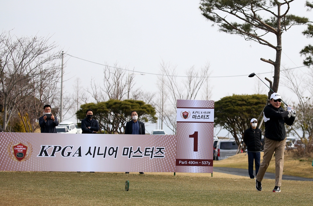 구자철 KPGA 회장, 시니어 마스터즈 첫날 24오버파 컷 탈락