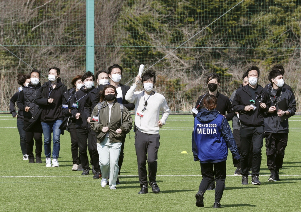 올림픽 성화출발 하루 앞둔 日 코로나 신규확진 2천명선 육박