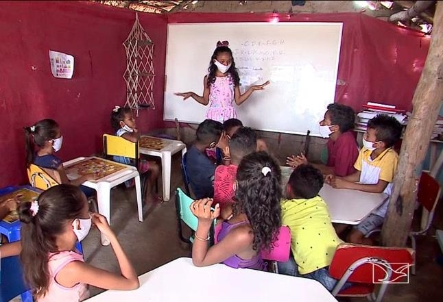 '코로나 악화' 브라질서 10대가 운영하는 '희망의 학교' 화제