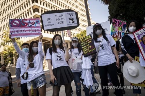 LA 한인타운서 '증오범죄 규탄' 2천명 함성…대규모 도심 행진