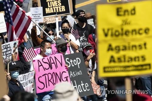 LA 한인타운서 '증오범죄 규탄' 2천명 함성…대규모 도심 행진