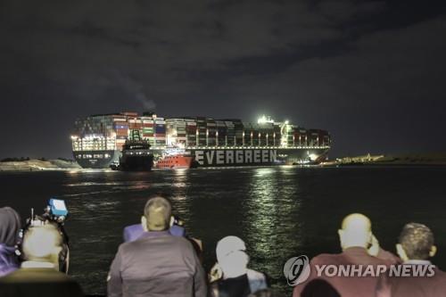 수에즈 대체 노선 찾아라…러 해운사, 철도 활용 검토