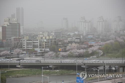 "종일 목 칼칼하고 눈 따갑고"…전국 올해 최악 황사