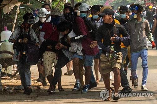 '학살·공습' 미얀마 내전 위기…태국·인도는 난민 거부 논란(종합)