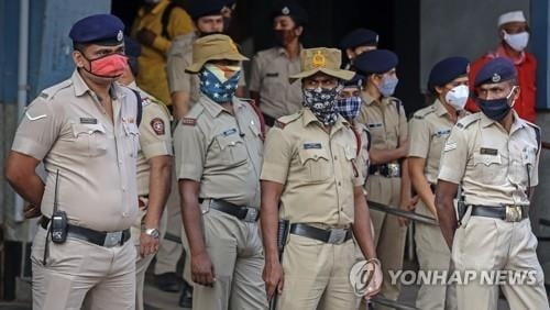 "남자관계 마음에 안들어" 친딸 참수한 印 남성 체포