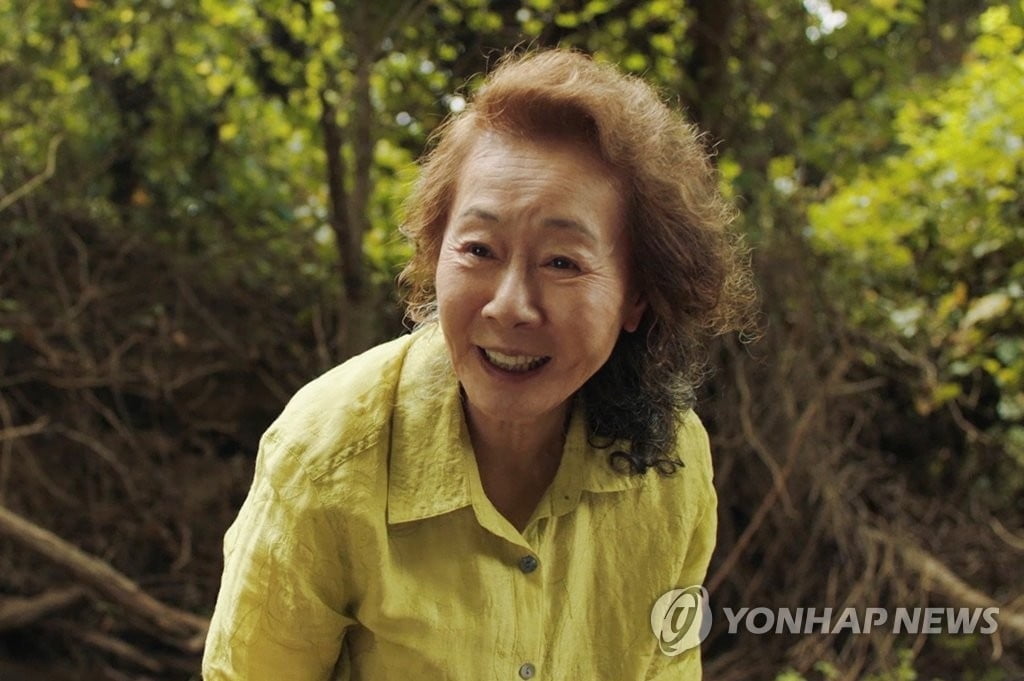 윤여정 "오스카 후보 딴세상 이야기였다…격리 중, 혼술 축하"