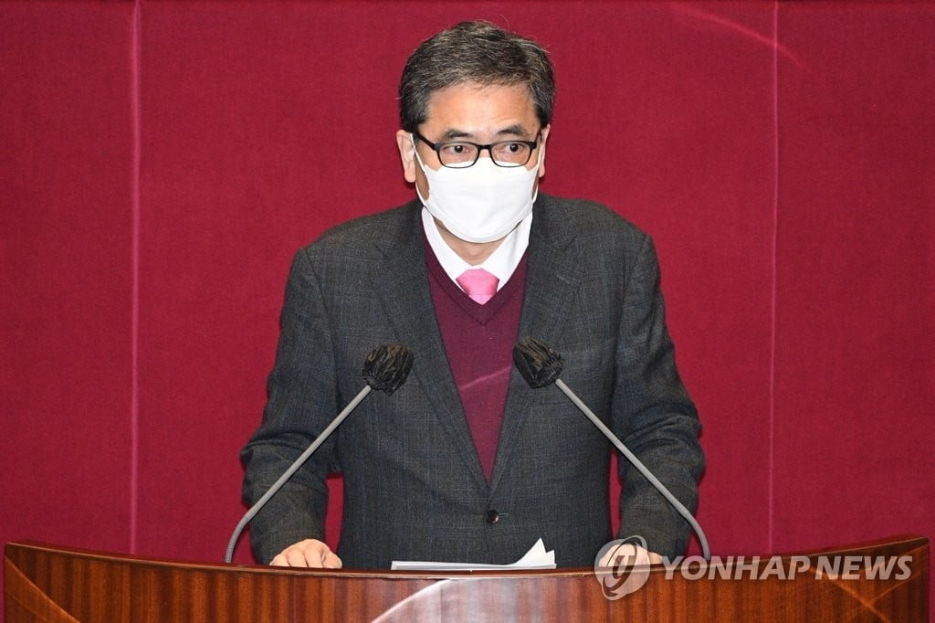 곽상도, 문대통령에 5억원 손배소…"명예 훼손 당했다"