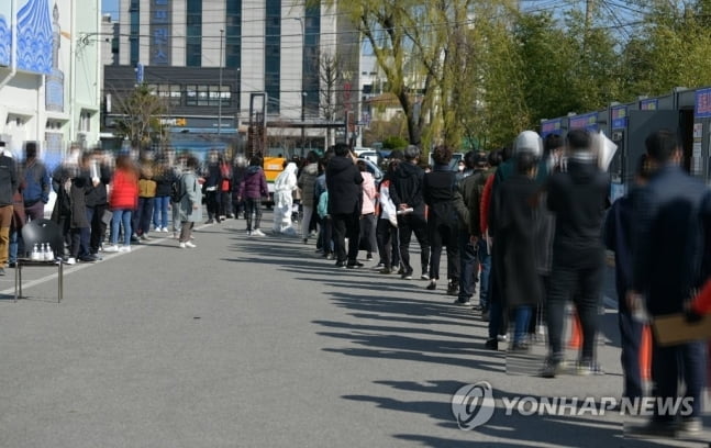 [속보] 코로나19 신규 확진 447명·사망 3명…국내발생 429명