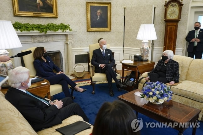 바이든, 이번엔 3300조원 `인프라 패키지`…법인세·부자증세 검토