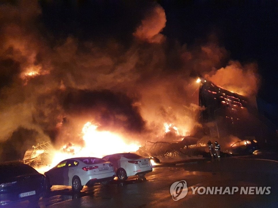 천안 성거읍 해태제과 공장서 불…대응 2단계 발령