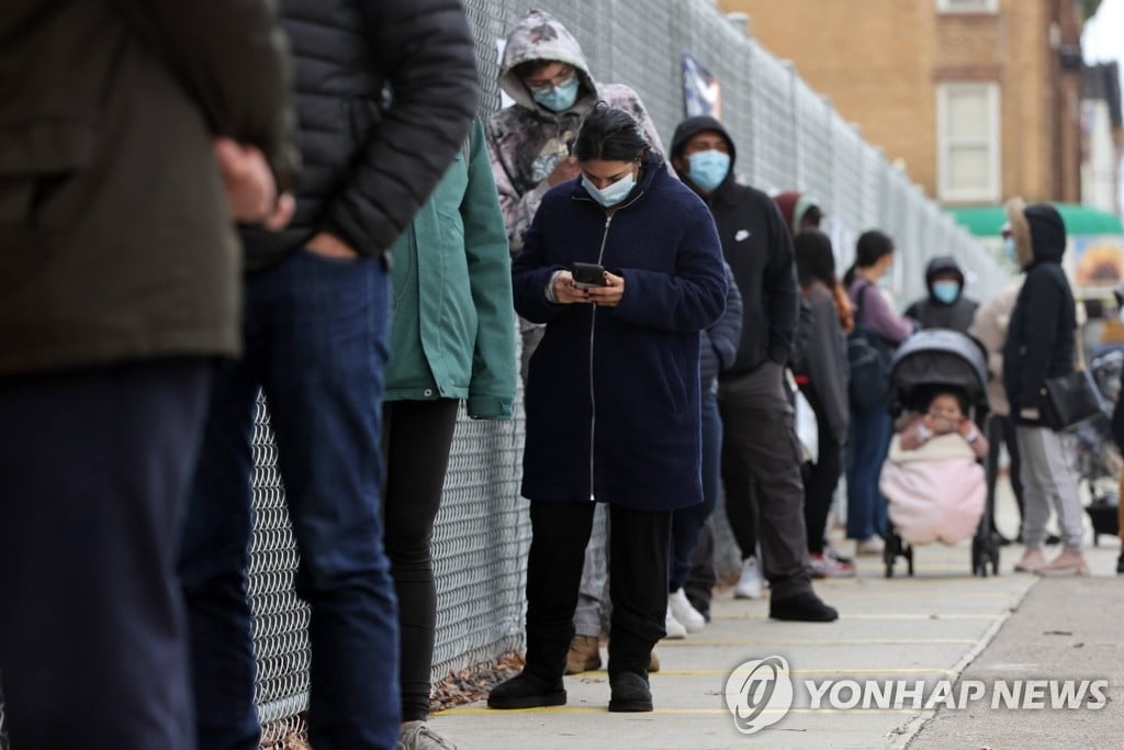 미국 코로나19 누적 확진자 3천만명 넘어…11명중 1명 감염