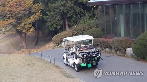 [속보] 골프장 카트 언덕길에서 추락해 근로자 1명 사망