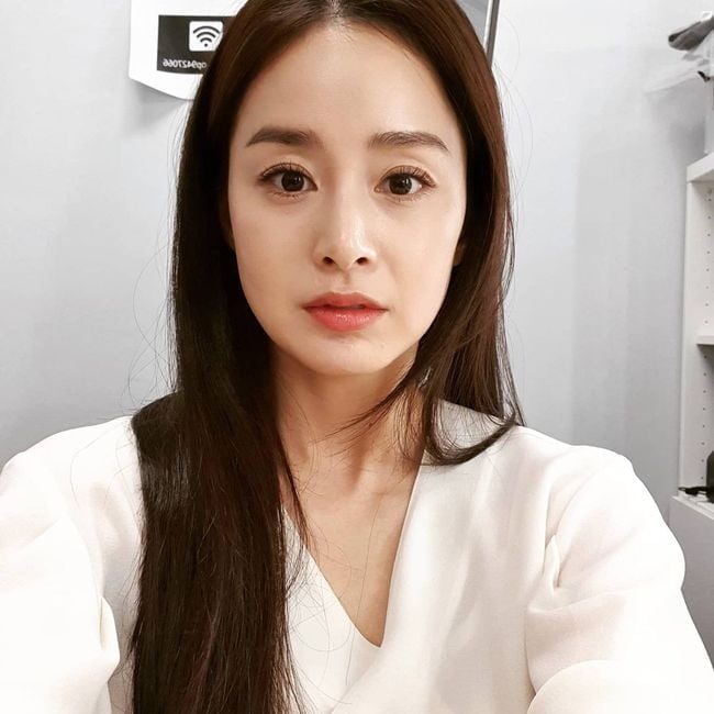 42세 김태희, 셀카 클래스…`똥손` 구박에도 완벽 미모