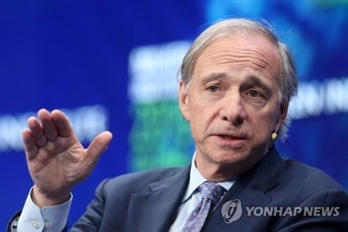 헤지펀드 거물 美 달리오 "비트코인, 불법화될 것"