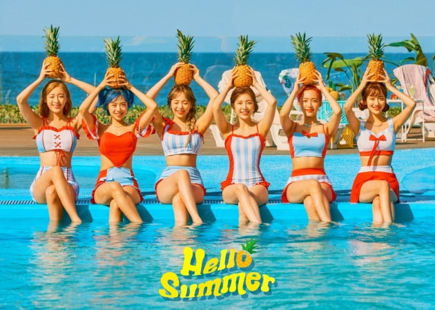 그룹 에이프릴의 여름 스페셜 싱글 'Hello Summer' 단체 콘셉트 이미지. /사진제공=DSP미디어