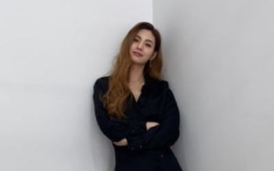 나나, 끝없는 다리길이…초미니+하이힐 '미소'