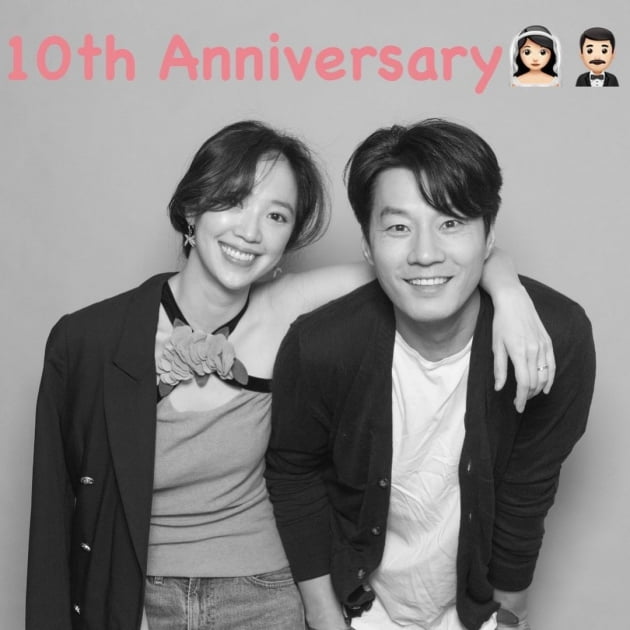 전혜진♥이천희, 결혼 10주년 기념사진 공개…대학생 커플 비주얼
