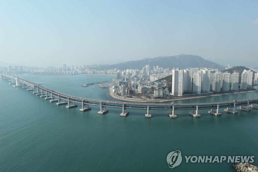 부산 광안대교 보행자 개방 '없던 일로'…안전에 문제