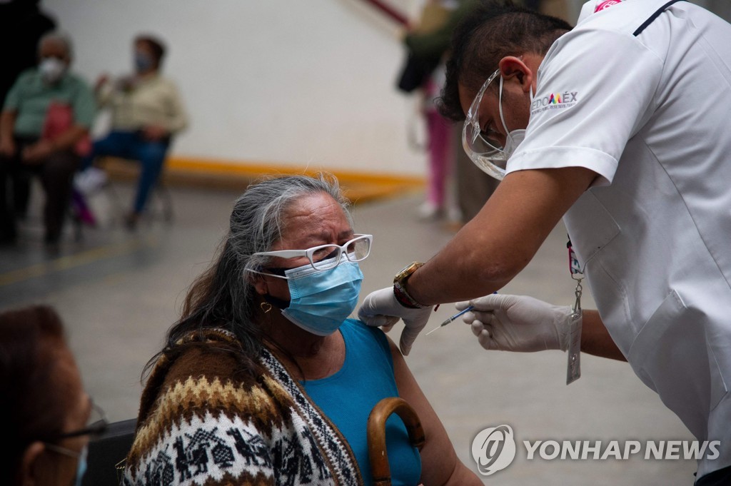 미국서 백신 지원 못받은 멕시코, 중국 백신에 더 의존