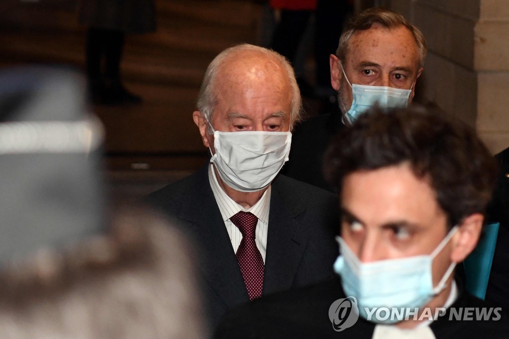 '뇌물 받아 대선 자금으로 사용' 프랑스 전직 총리 무죄