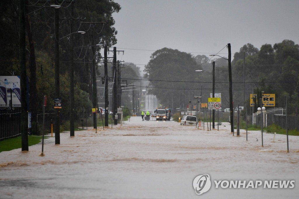 시드니 등 호주 동남부 기록적 폭우로 피해 확산…댐 범람도