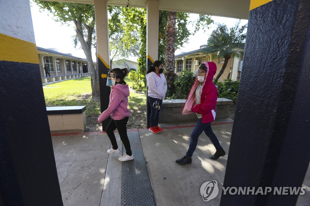 파우치, 존슨앤드존슨 백신 승인에 "모두 안전…고르지 말라"(종합)