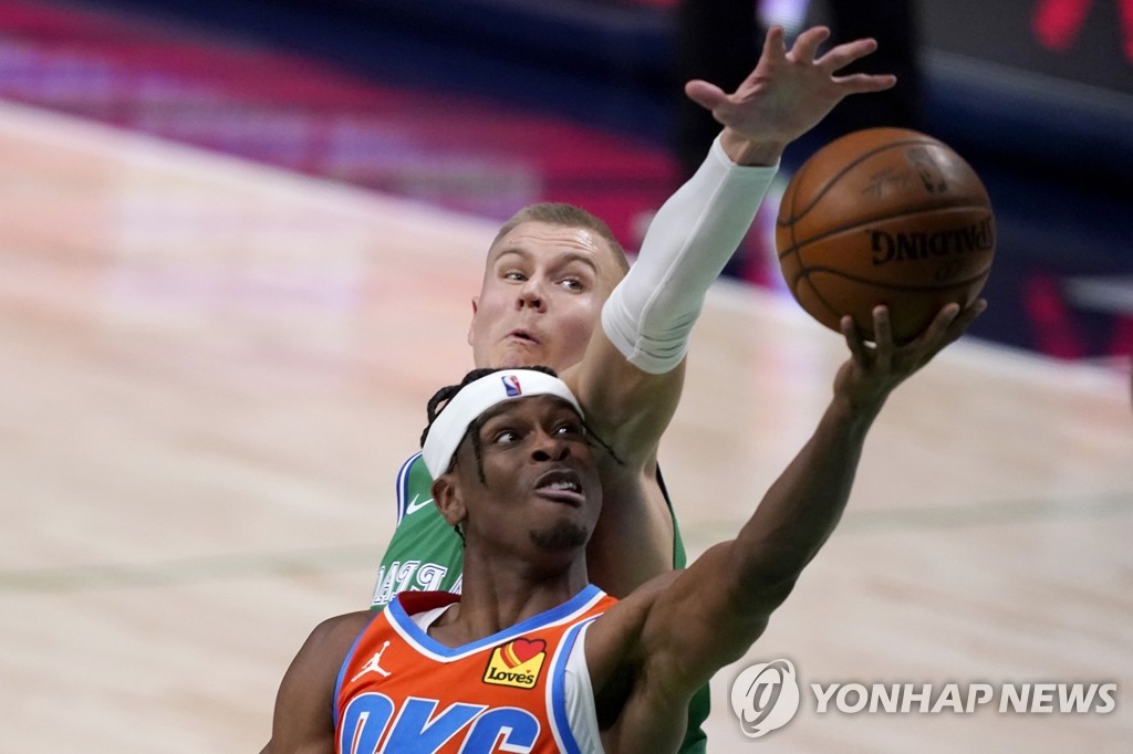 돈치치 없으니 포르진기스 '더블더블'…댈러스, OKC 잡고 3연승